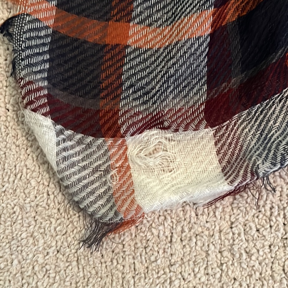 Women’s Scarf - Picture 4 of 7